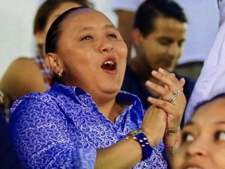 La priista vestida de azul Cristina Torres fue síndico de Filiberto Martínez durante el desvío de recursos por monto de 386 millones de pesos