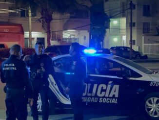 Vecinos y policías de Cancún auxilian a adulto mayor perdido