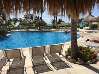Turistas gastan hasta 3 mil litros de agua al día durante su estancia en Quintana Roo